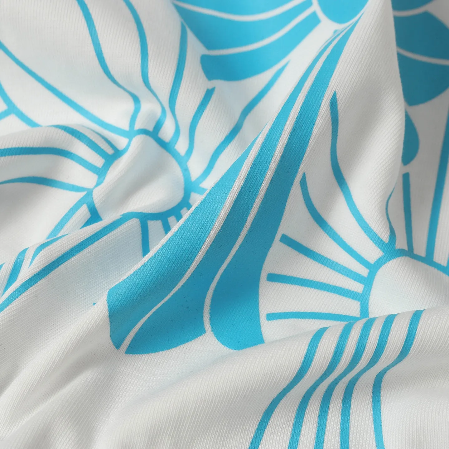 🅿️170 Chrome hearte/Chrome heart ch 25ss early spring new Sanskrit printed short-sleeved T-shirt. A must-have item for daily commuting for men and women in light luxury. The correct version is welcome to compare. Detailed features: ·280 grams of 100% pure cotton double yarn jersey fabric. ·Custom-dyed in the same vat with special thickened 32 counts of double-strand 1x1 thread. ·Double-needle cross-stitch technology. ·Original main mark washed hangtag. Color: black white. Size: XS-L